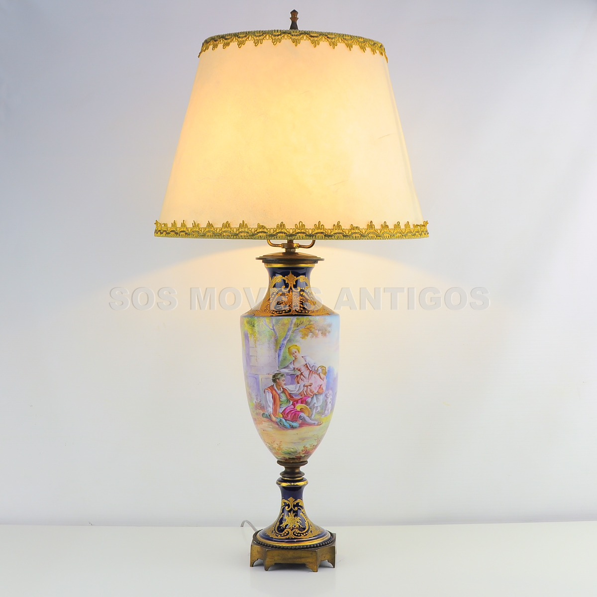 ABAJUR EM PORCELANA DE SÈVRES – SOSMOVEISANTIGOS – ANTIQUARIO SP (10)