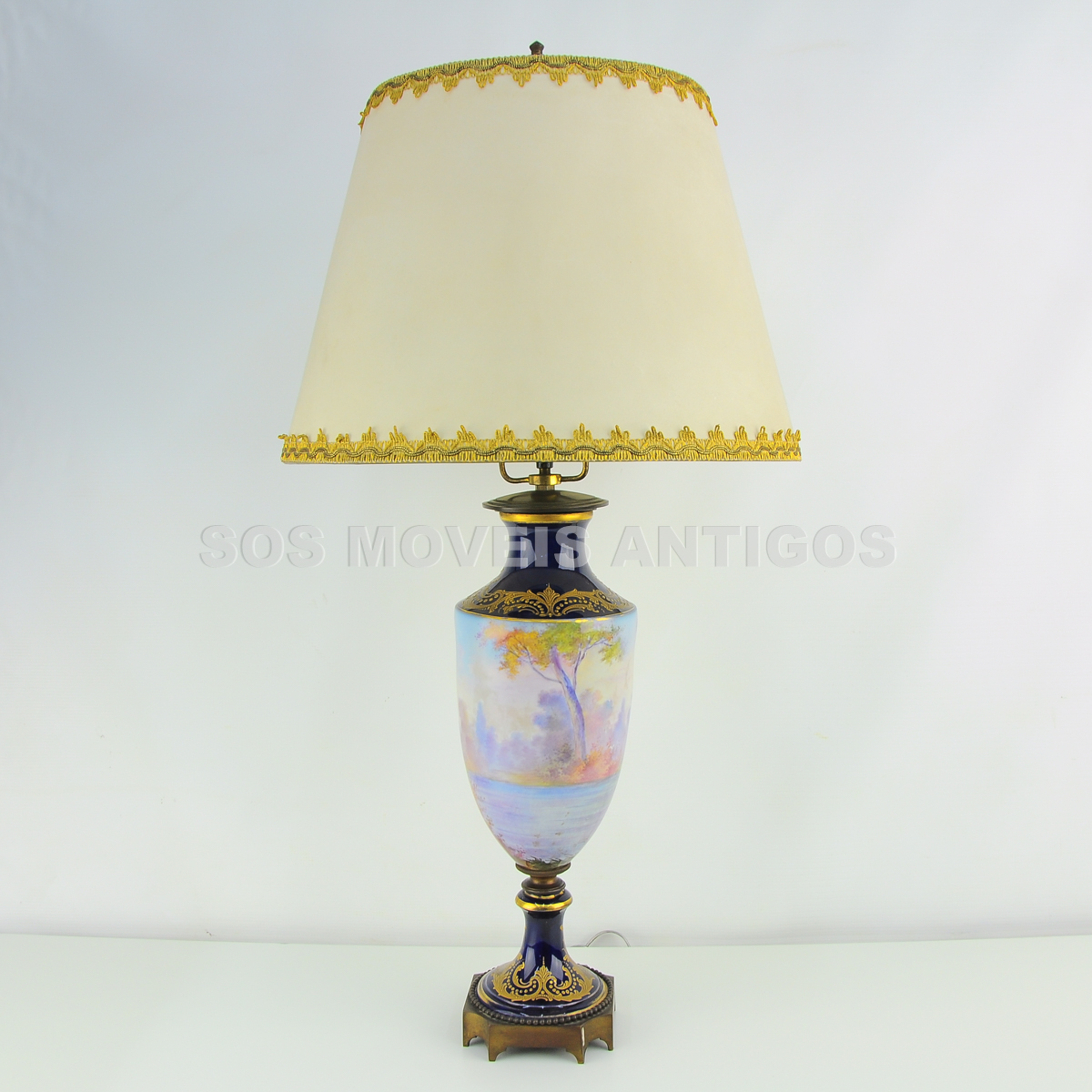 ABAJUR EM PORCELANA DE SÈVRES – SOSMOVEISANTIGOS – ANTIQUARIO SP (2)