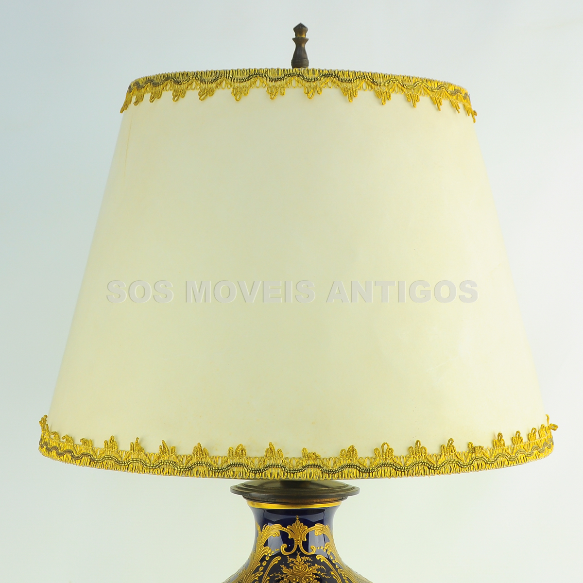 ABAJUR EM PORCELANA DE SÈVRES – SOSMOVEISANTIGOS – ANTIQUARIO SP (4)