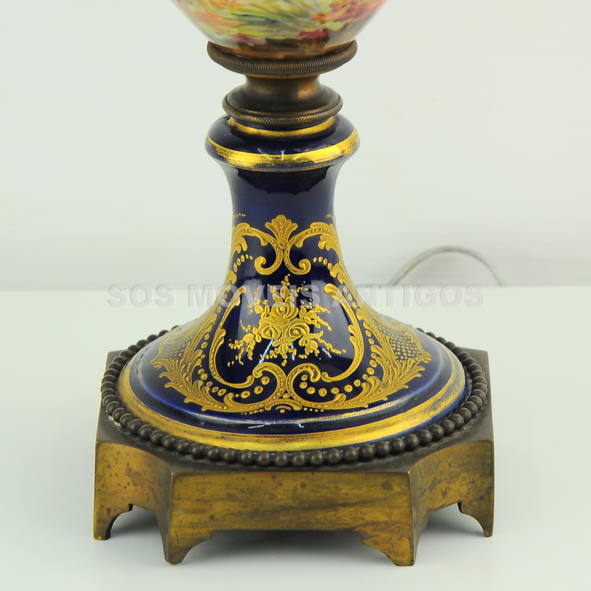 ABAJUR EM PORCELANA DE SÈVRES – SOSMOVEISANTIGOS – ANTIQUARIO SP (9)