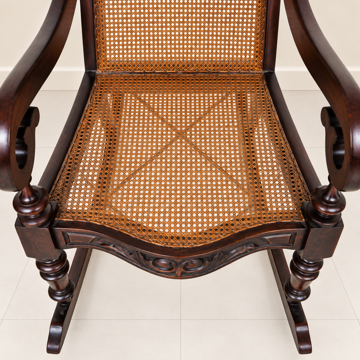 CADEIRA DE BALANÇO ESTILO BERANGER Cód. 58