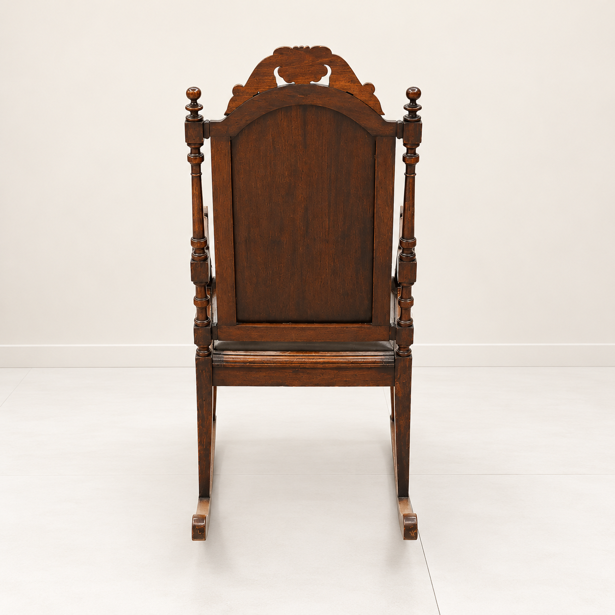 CADEIRA DE BALANÇO ESTILO IMPÉRIO CÓD. 87 3