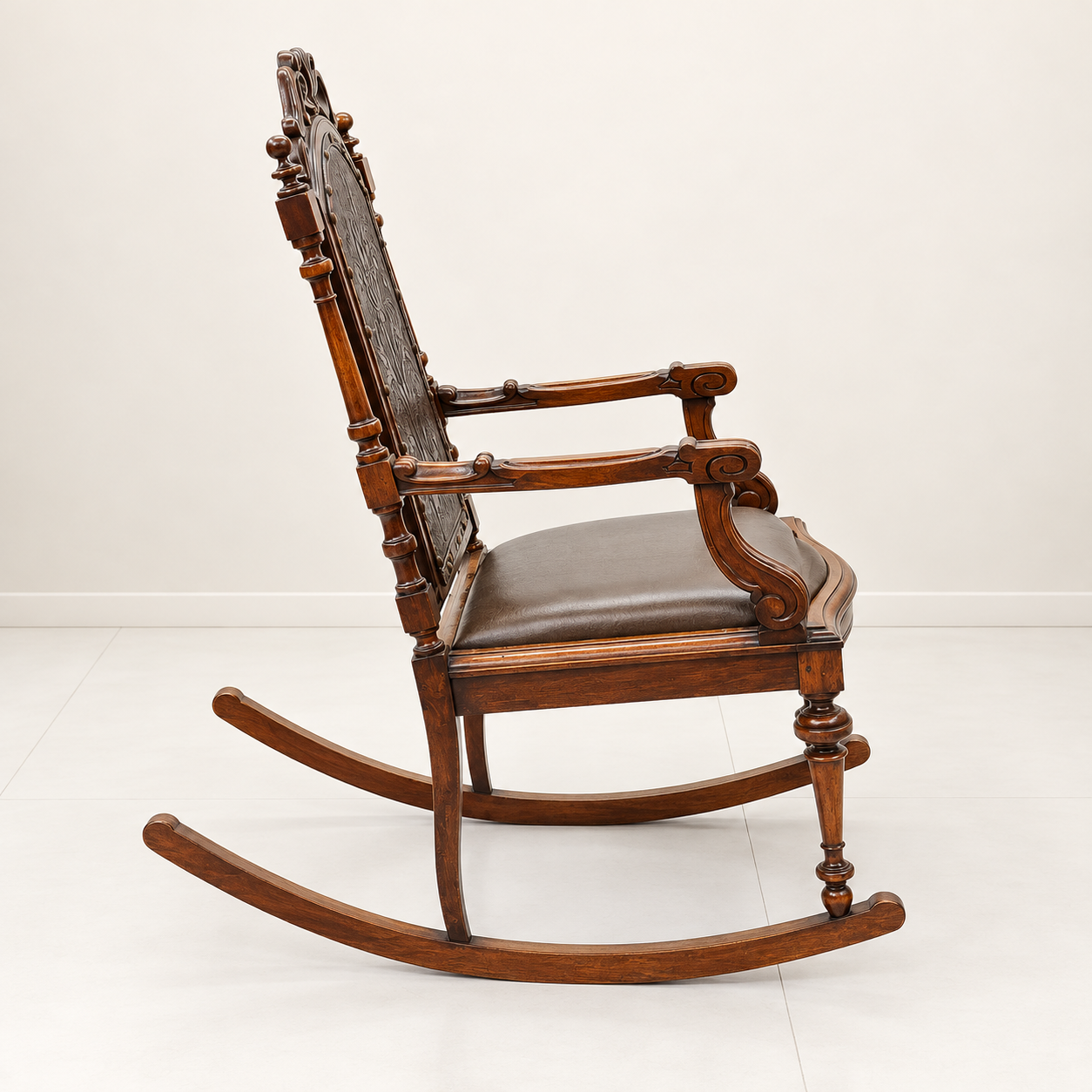 CADEIRA DE BALANÇO ESTILO IMPÉRIO CÓD. 87 4