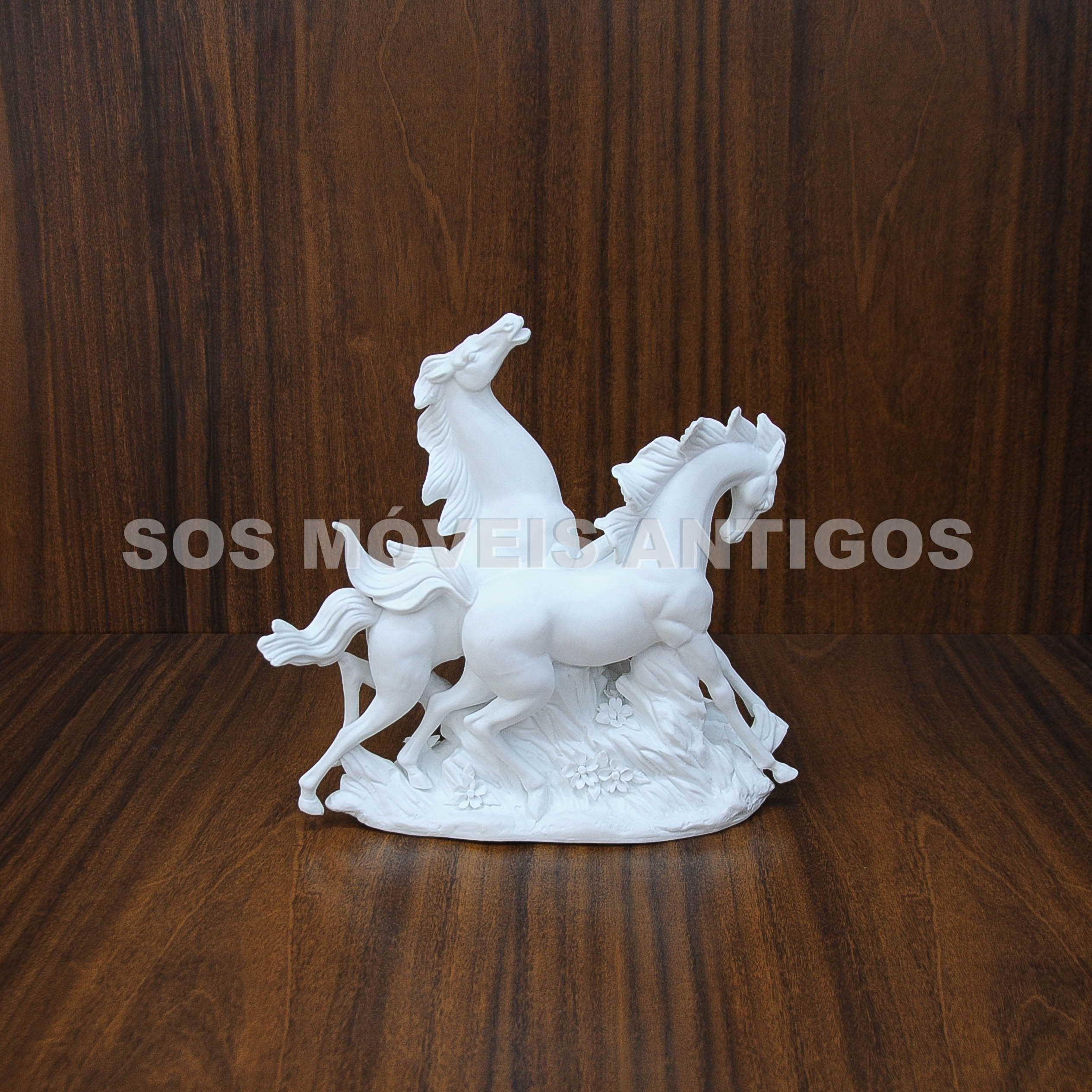 ESCULTURA EM BISCUIT EUROPEU – SOSMOVEISANTIGOS – ANTIQUARIO SP (5)