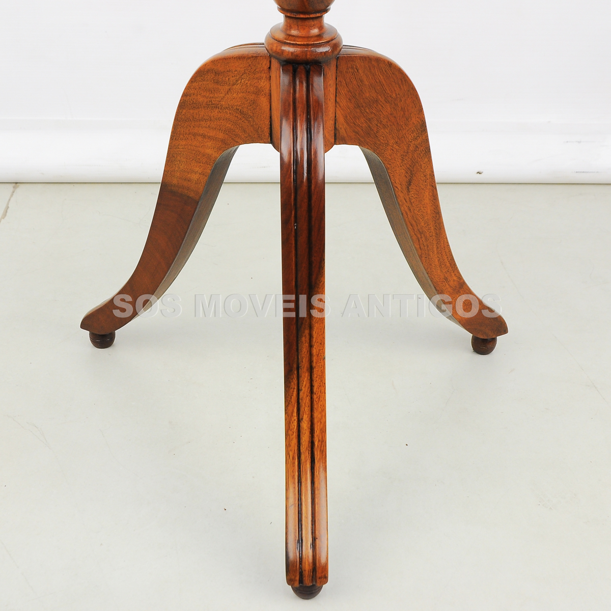 MESA LATERAL ESTILO INGLÊS TILT – TOP – SOSMOVEISANTIGOS – ANTIQUARIO SP (7)