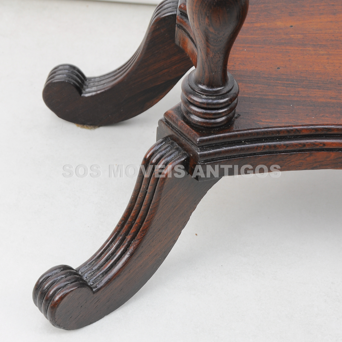 PAR-DE-MESAS-LATERAIS-ESTILO-COLONIAL-PORTUGUES-SOSMOVEISANTIGOS-ANTIQUARIOS-SP-16.jpg