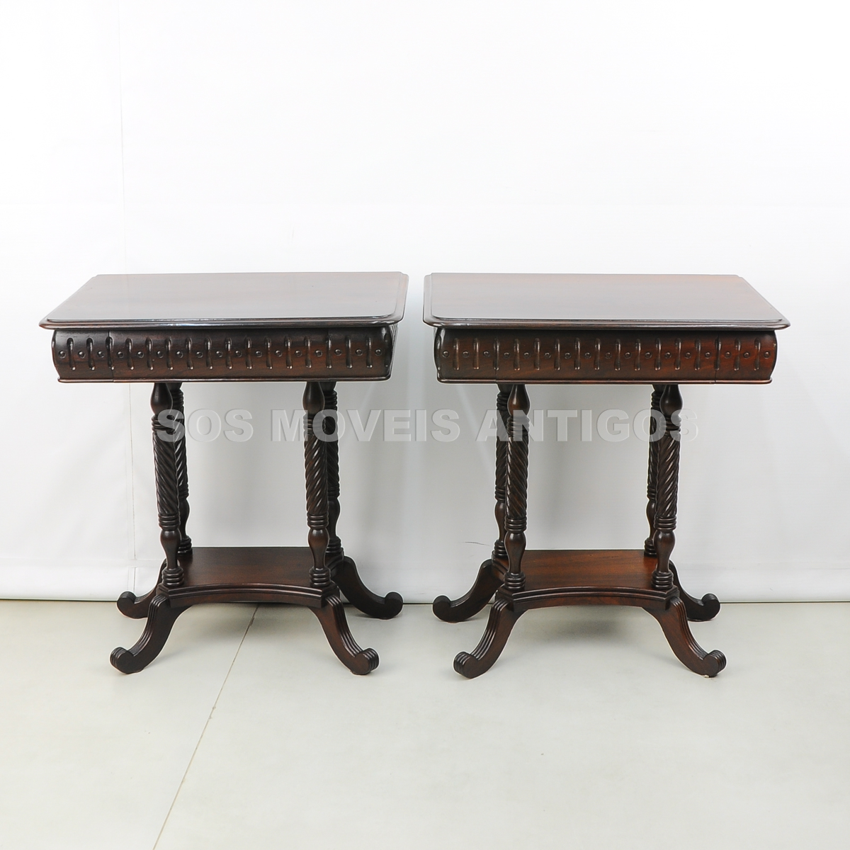 PAR-DE-MESAS-LATERAIS-ESTILO-COLONIAL-PORTUGUES-SOSMOVEISANTIGOS-ANTIQUARIOS-SP-5.jpg