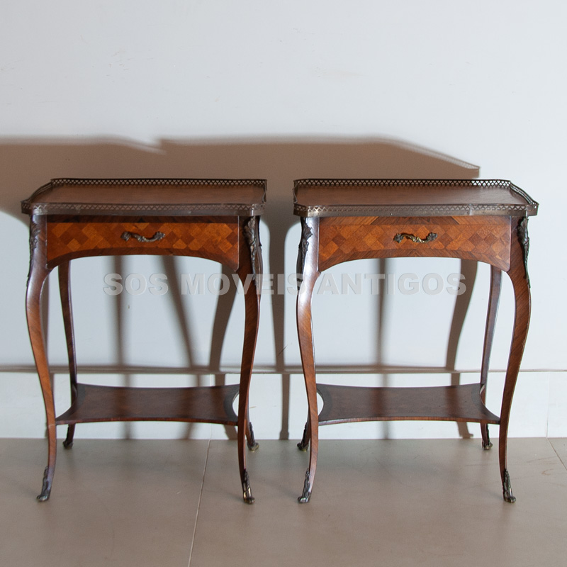 PAR DE MESAS LATERAIS ESTILO FRANCÊS – SOSMOVEISANTIGOS – ANTIQUARIO SP (2)