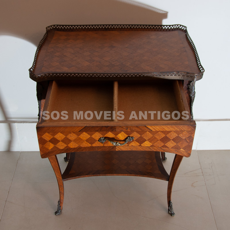 PAR DE MESAS LATERAIS ESTILO FRANCÊS – SOSMOVEISANTIGOS – ANTIQUARIO SP (4)