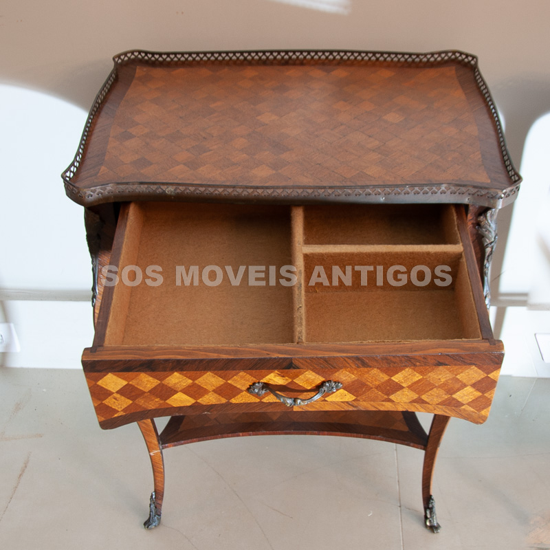 PAR DE MESAS LATERAIS ESTILO FRANCÊS – SOSMOVEISANTIGOS – ANTIQUARIO SP (5)