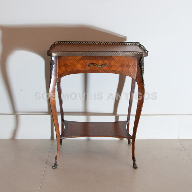 PAR DE MESAS LATERAIS ESTILO FRANCÊS – SOSMOVEISANTIGOS – ANTIQUARIO SP (8)